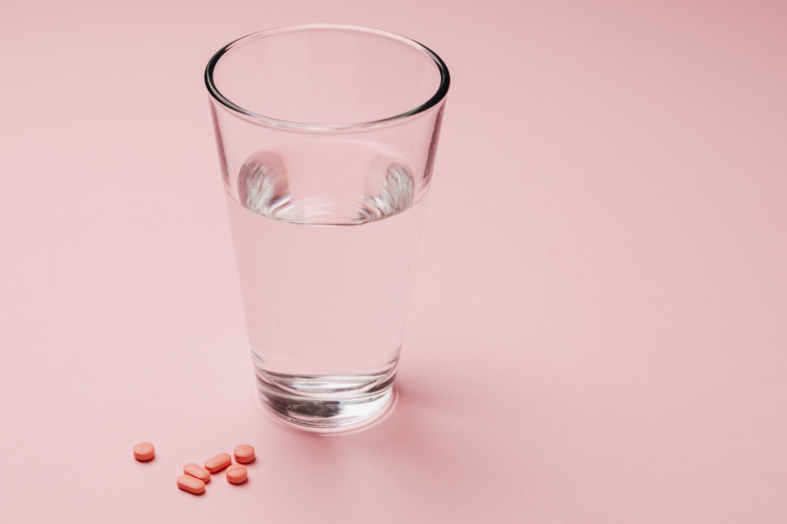 Antibiotika a alkohol: kdy je to riziko a kdy ne?